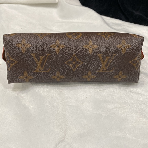 Louis Vuitton monogram cosmetic pouch - Picture 2 of 11